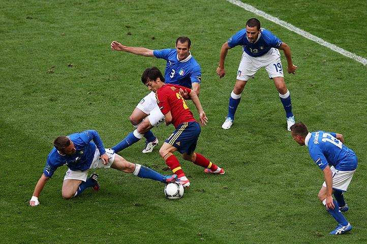 意大利欧洲杯防守反击（欧洲杯意大利后防）
