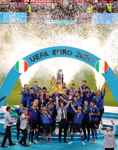 意大利夺冠庆祝欧洲杯英文（意大利夺冠庆祝欧洲杯英文怎么说）