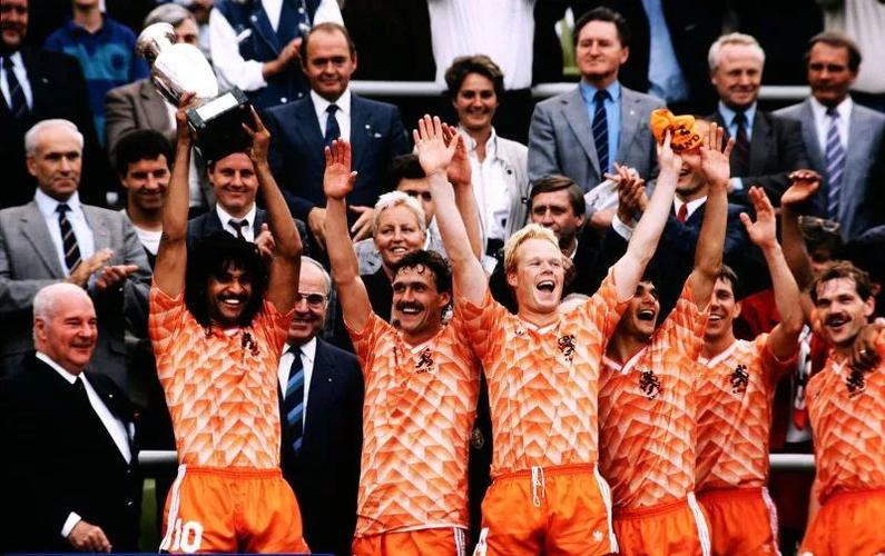 88欧洲杯荷兰夺冠历程（1988年欧洲杯决赛荷兰队决赛的对手是谁）