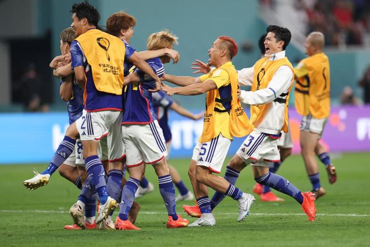 日本球员闯荡欧洲杯夺冠（日本球员在欧洲联赛踢球）